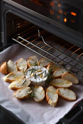 raspopova-marina-rmVVxgppBDw-unsplash food cooking in an oven
