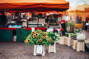 ponce market all set up during the day with flowers
